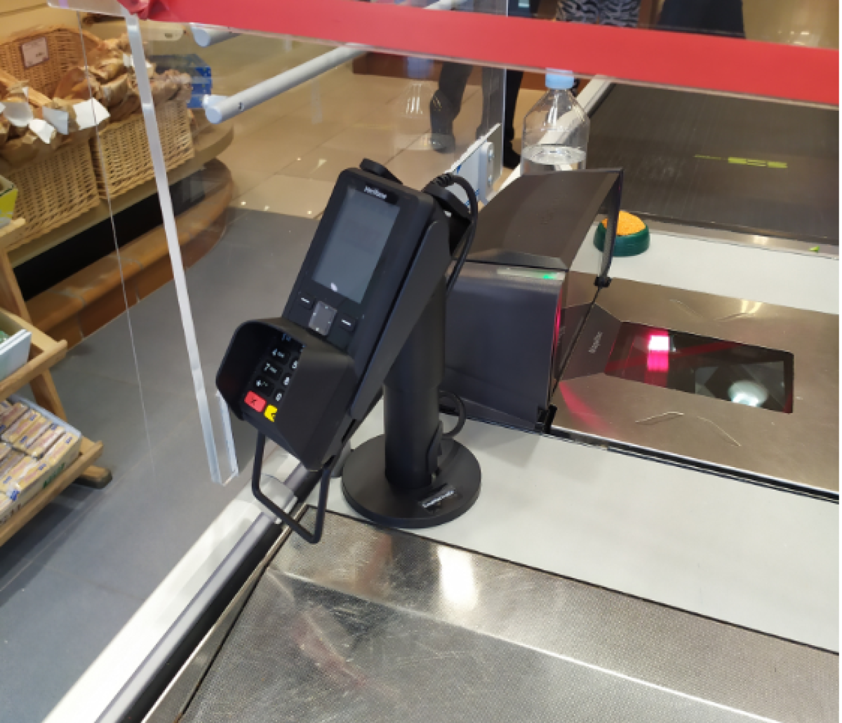 The spanish supermarkets chain, Froiz uses our payment terminal  holder and vertical opening cash drawer.