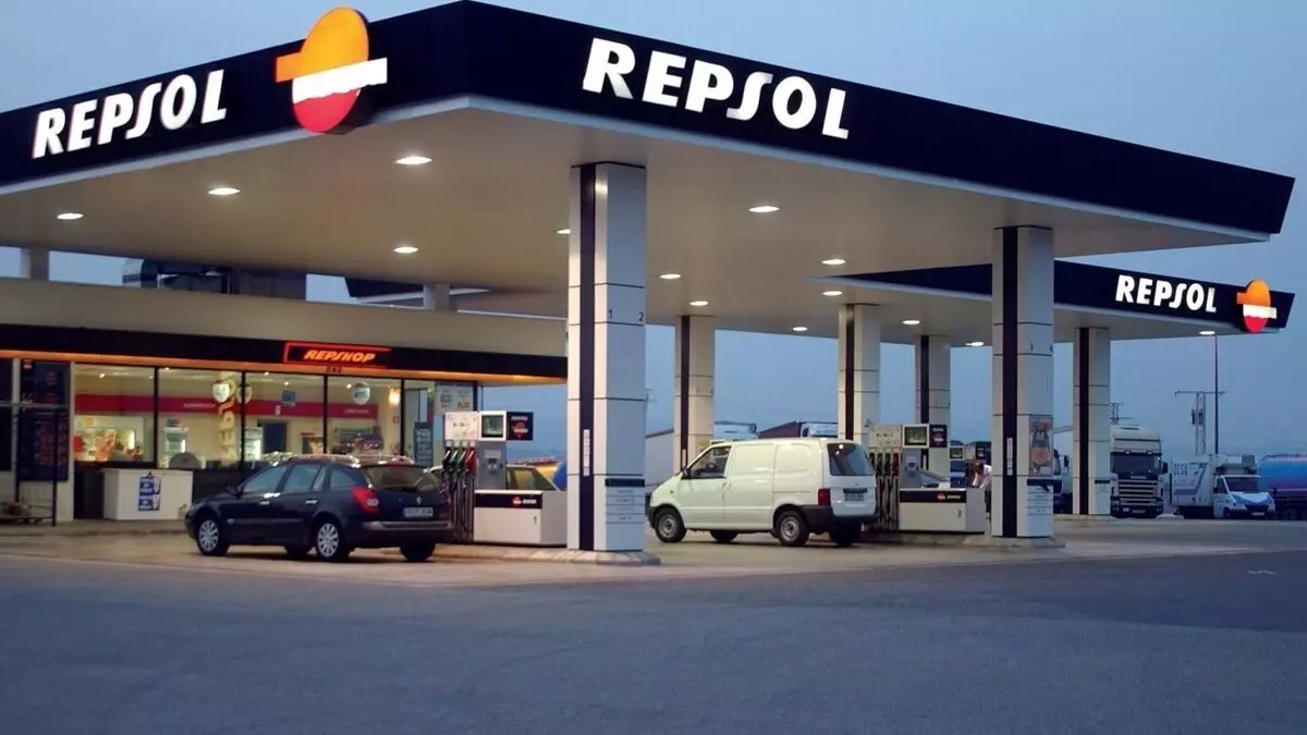 Repsol has trusted Techpole with the design and manufacture of Ingenico Lane 8000 stands for their service stations across Spain